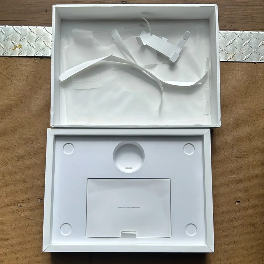 MacBook Pro 14 inch laptop BOX ONLY (Las)